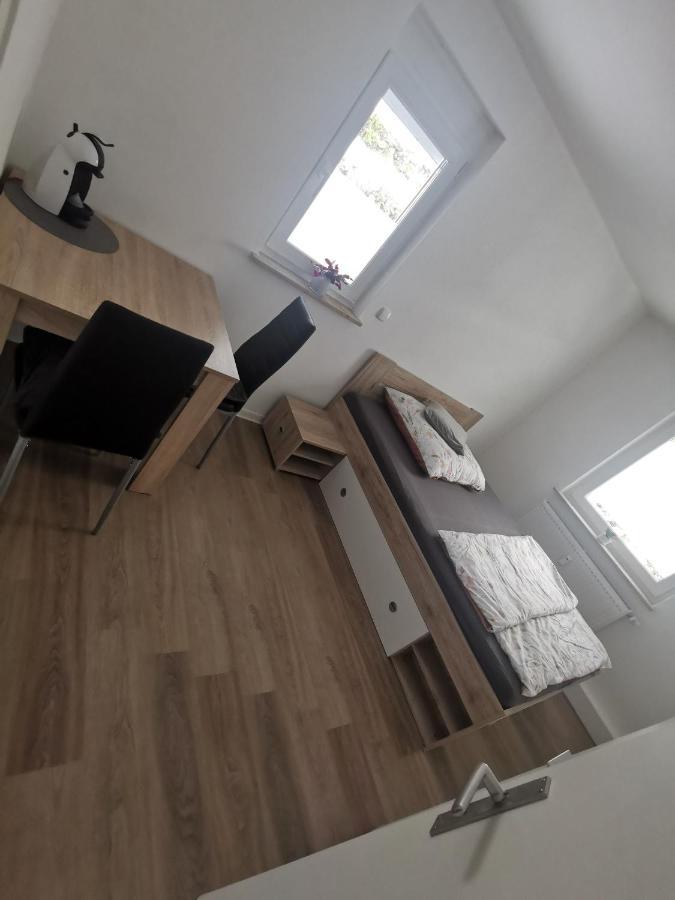 Privates Zimmer In Ruhiger Lage Heidenheim-Steinheim Am Albuch Eksteriør bilde